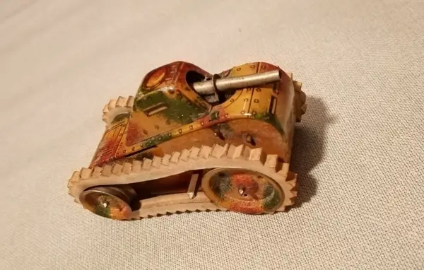 plechový model tanku D.R.G.M