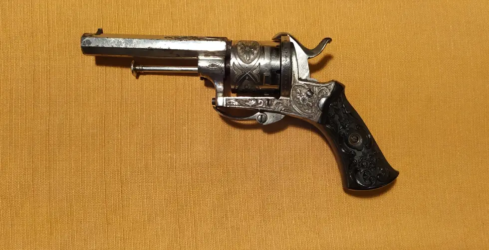 Revolver se sklopnou spouští