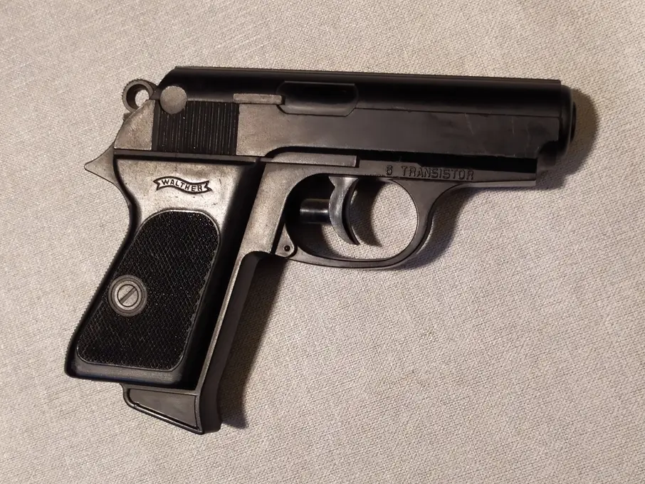 pistole Walther PPK - rádio