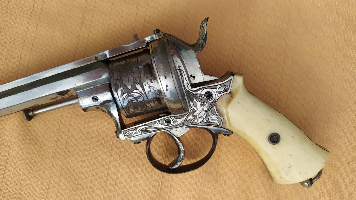 Luxusní důstojnický revolver 11mm PF