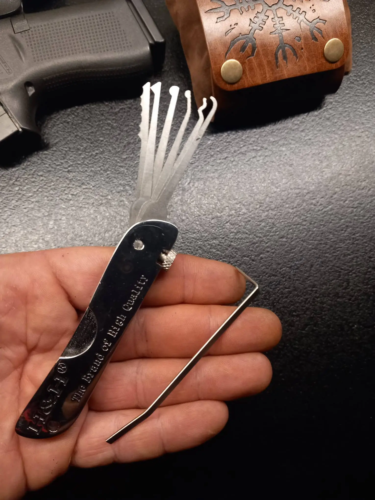 Prepper a lockpick (neboli páčení zámku a menší návod, jak si něco málo vydělat)